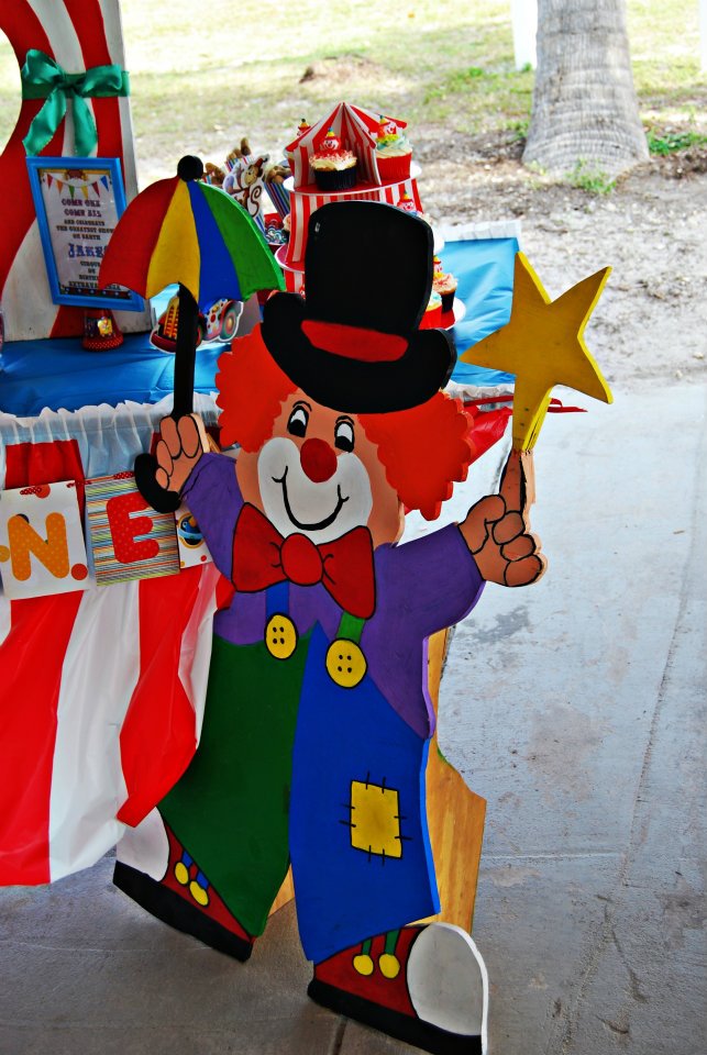 Piñata by Leopoldo Gout Piñata by Leopoldo Gout