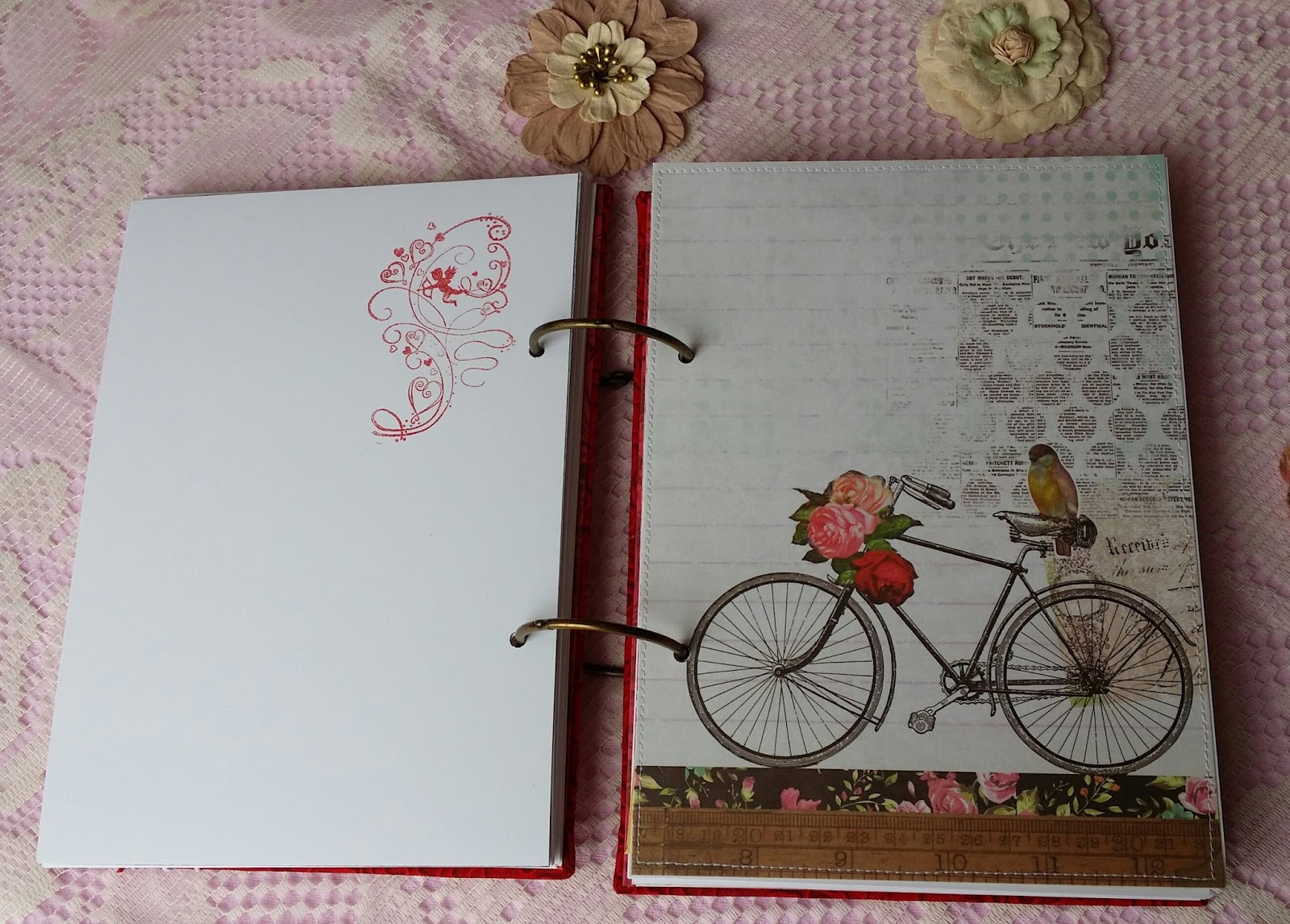 365 счастливых дней блокнот. день блокнота. ежедневник. блокнот сшитый. давний серый блокнот с красной лентой сверху a`.