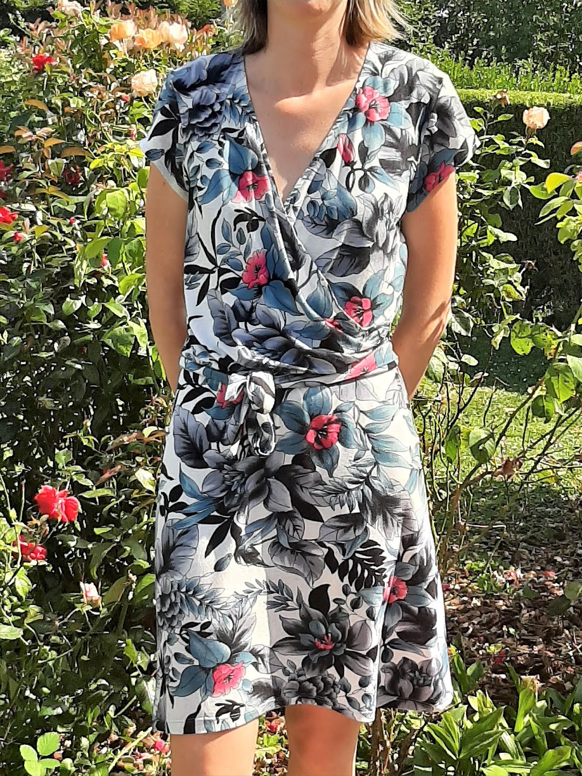 J'ai cousu le patron gratuit de la Wrap Dress de So Sew Easy A Plates