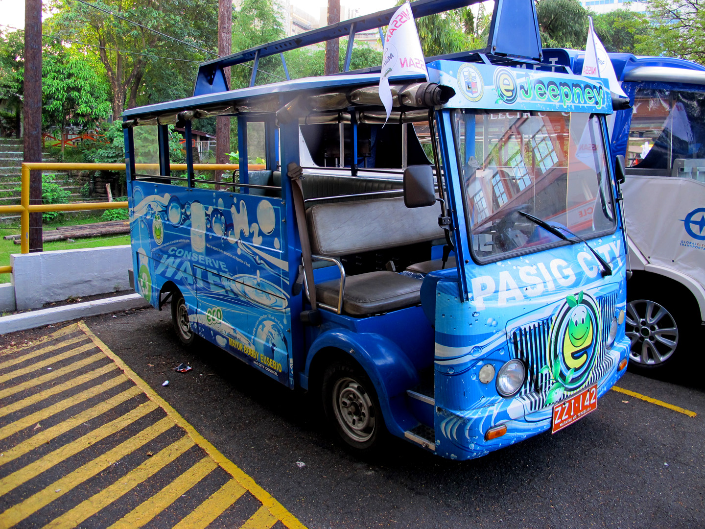 CO2 E RACE/CO2 GREEN DRIVE THE CAR MANILA ELECTRIC VEHICLE