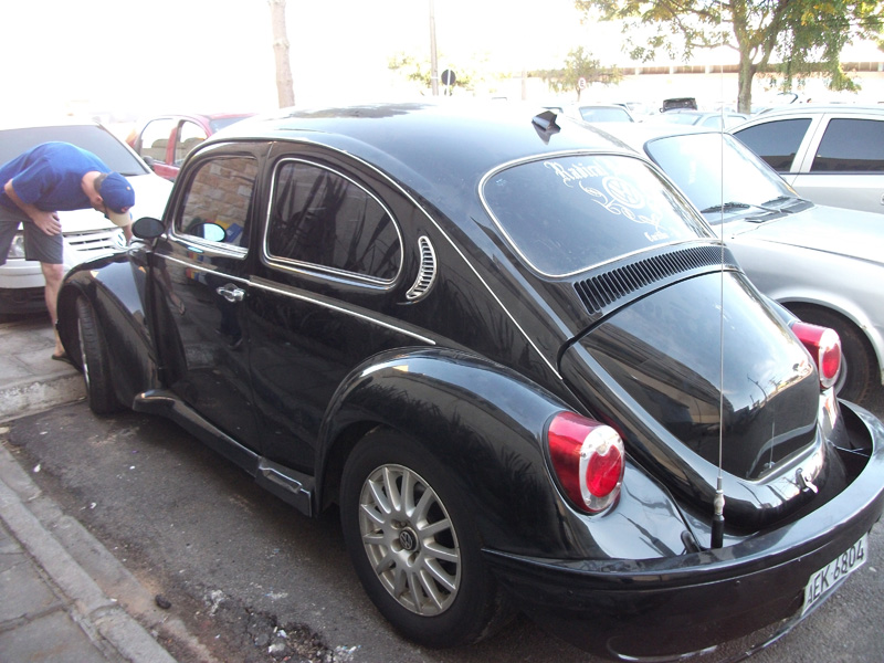 Radical Volks: Fusca preto