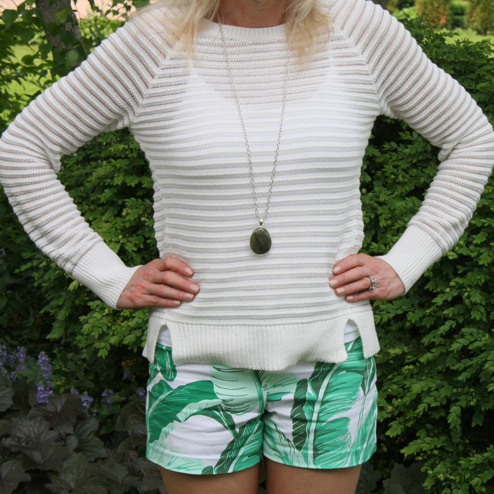 how to style palm print shorts 3 ways