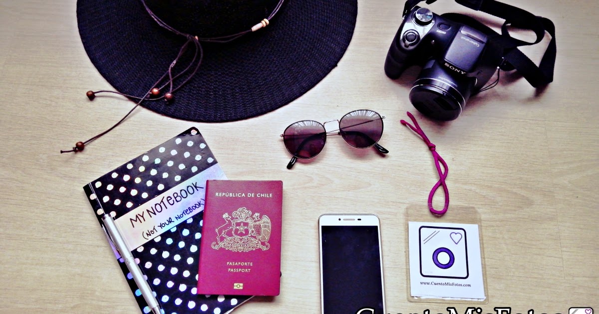 accesorios de viajero con pasaporte, libros de plan de viaje