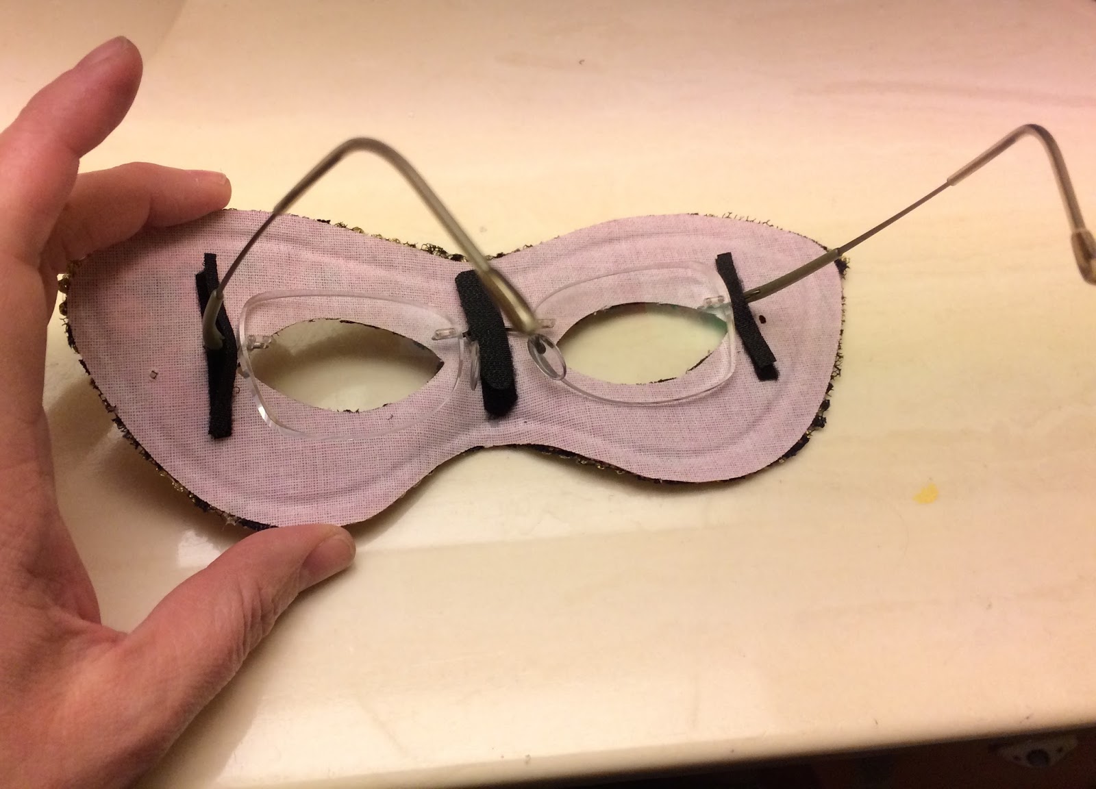 Как можно сделать очки. Маскарадная маска очки. Очки своими руками. Маска для маскарада из очков. Креативные очки своими руками.