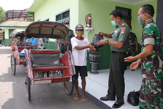 Prihatin banyak tukang becak tak pakai masker, Kodim Sragen Bagikan Masker dan sembako