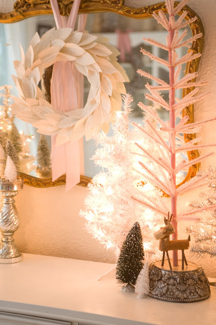 Domestic Fashionista: Pink & White Christmas Dining Room