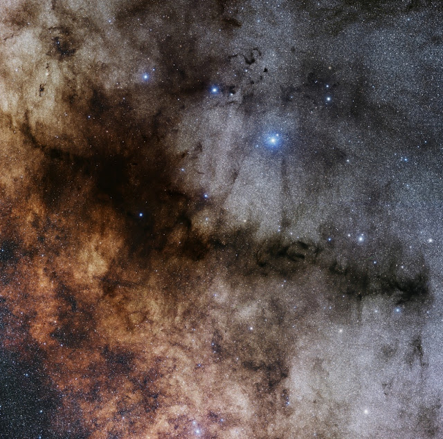 Новые звёздные кластеры (вверху, справа)