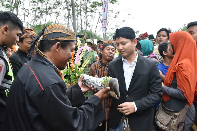 Lempar Kepala Kerbau, Bupati Trenggalek Terus Lestarikan Budaya Nyadran Dam Mbagong