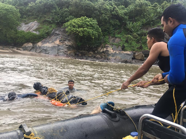 Indian Navy diving team helped the district administration in recovering a dead body from the rocky shores of Kurumgad Island in Karwar.