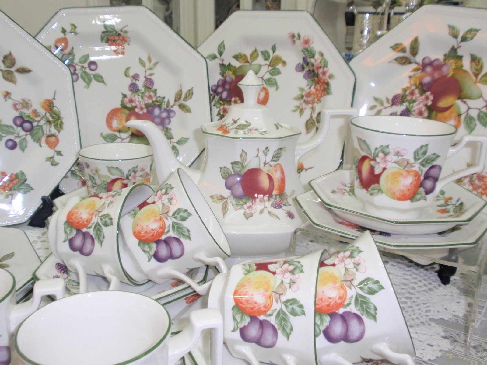 Lovely Treasures from English Garden Johnson Brothers Fresh Fruits