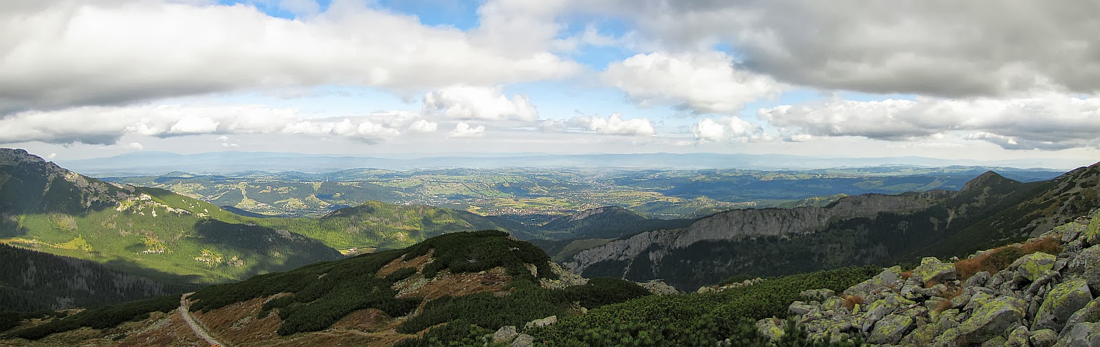 Panorama na północ ze szlaku na Kasprowy Wierch. Panorama na północ ze szlaku na Kasprowy Wierch.