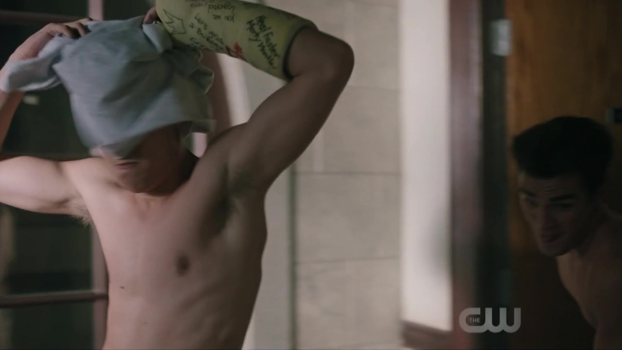 KJ Apa, Cole Sprouse and Charles Melton shirtless in Riverdale 3-04 "C...