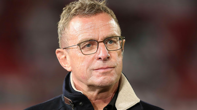 Ralf Rangnick finalises a deal at Manchester United photo