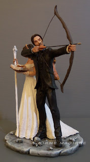 statuine per torta nozze sposo tiro con arco abito damascato statuette fantasy su commissione orme magiche