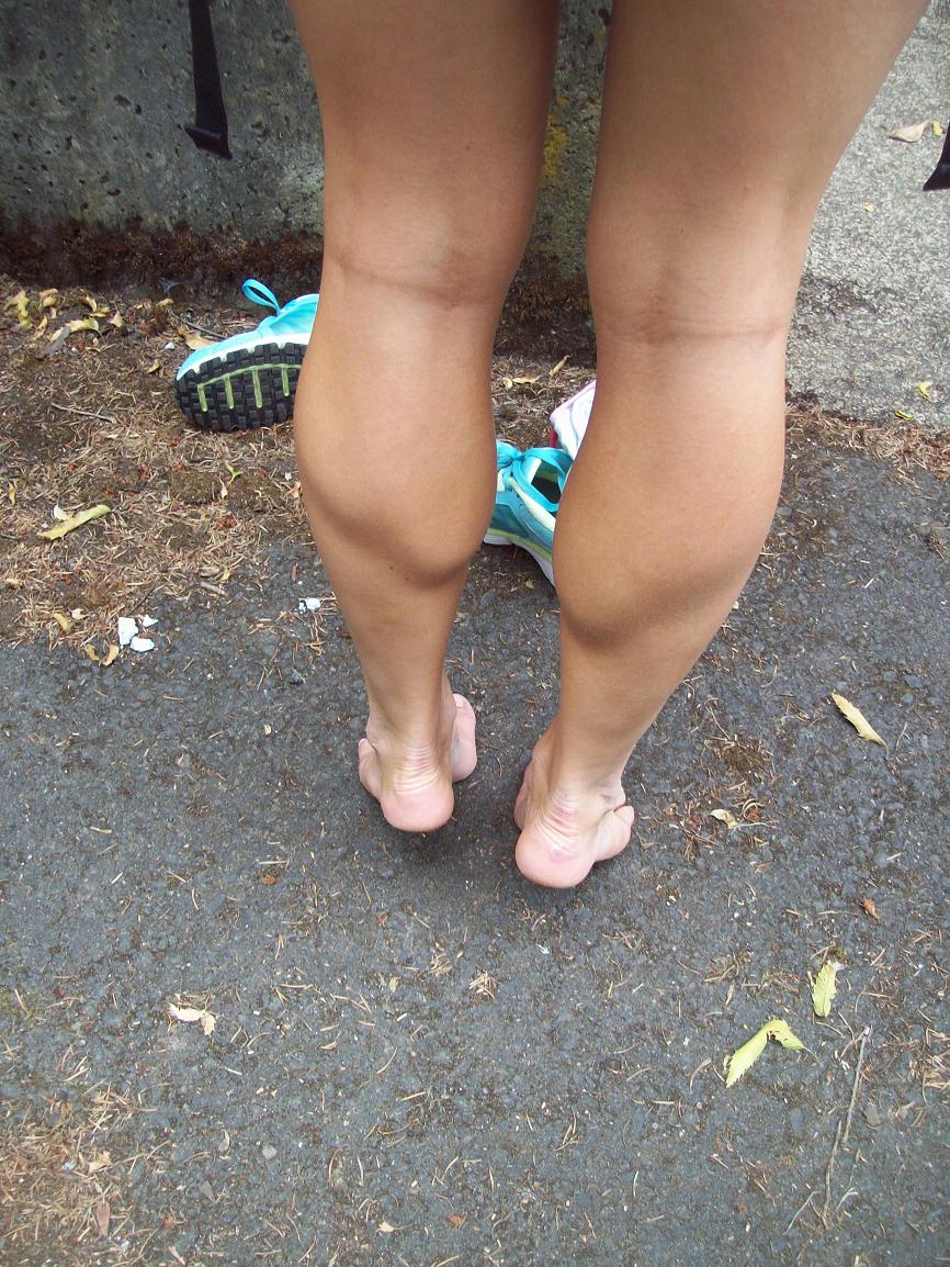 Жилистые женские ноги Calves