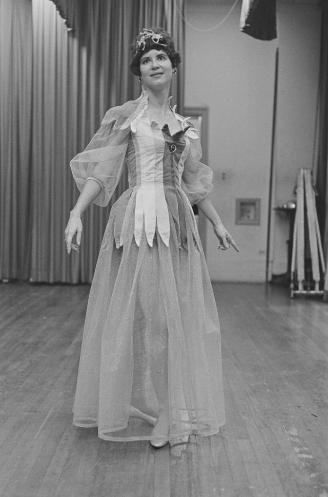 Science Fiction & Fantasy Costume Contestants Posing at the 24th World