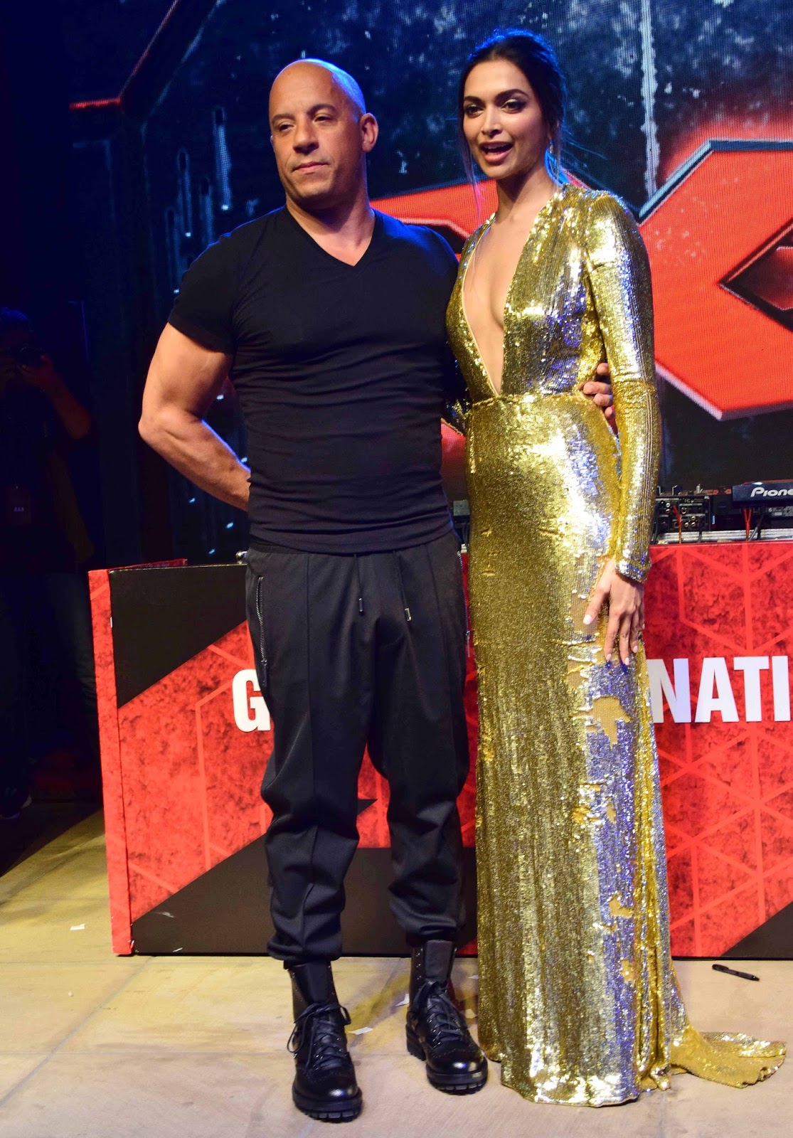 Nisha Dubey Xxx - Deepika Padukone Super Sexy Show At â€œXXX: Return of Xander Cage ...