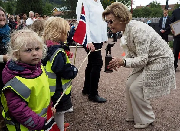 Queen Sonja of Norway received the Trysil Knut Award 2017 with a ceremony held at Fladhagen Park in Trysil