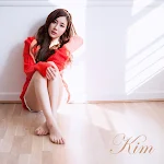 Kim Ha Yul in red sweater and white shorts Foto 8
