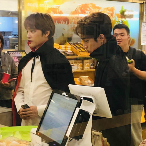 전국구로 목격담 올려지고 있는 남자아이돌 | 인스티즈