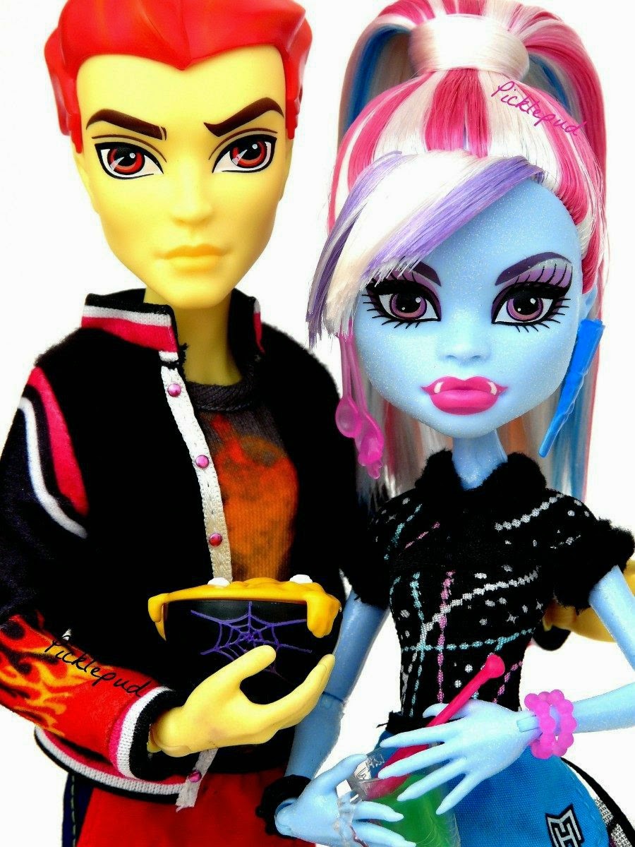 Monster high хит бернс. монстер хай кит берднс. хит бёрнс монстер хай базовый. хит бёрнс монстер хай. хит бернс кукла.