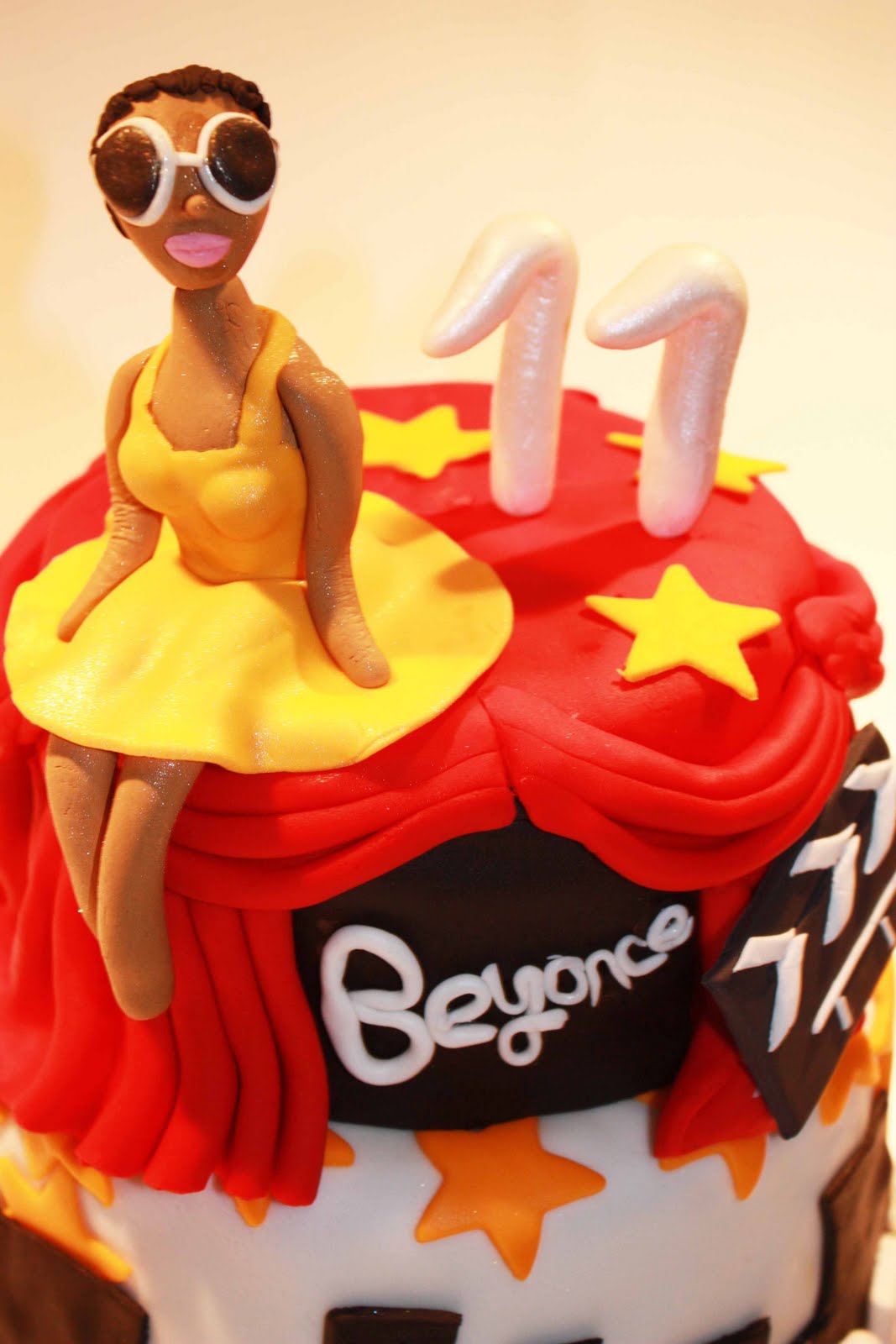 Cup O Cake: Hollywood Themed 11th Birthday Cake - Beyonce