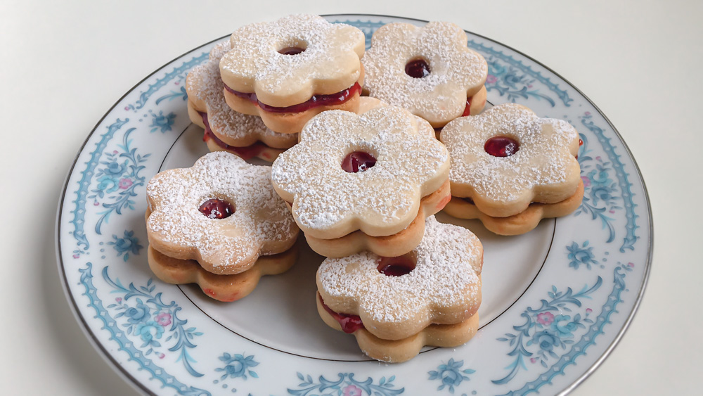 Shortbread Cookies with Strawberry Jam Filling شرت برد کوکی با مربای