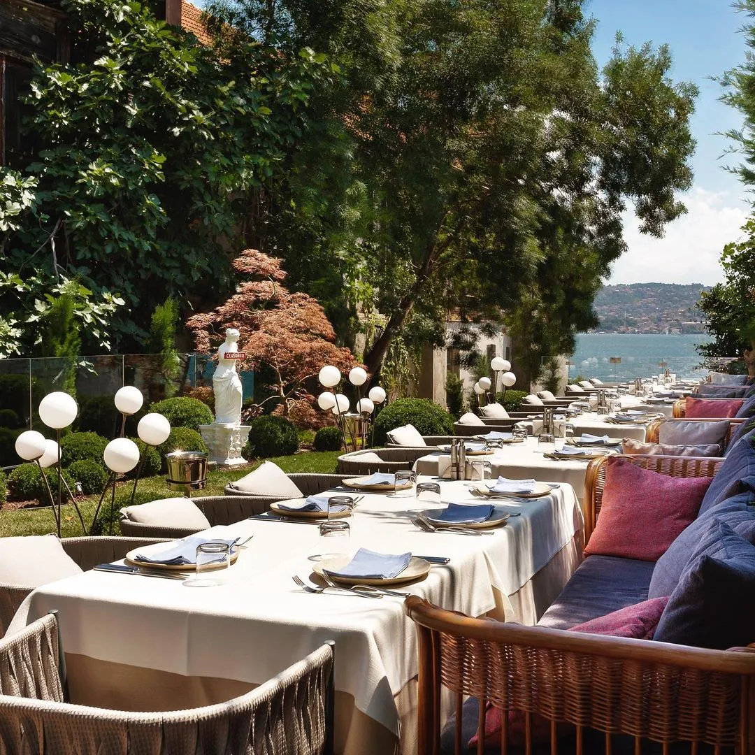 azur restaurant sarıyer istanbul menü fiyat listesi deniz ürünleri balık siparişi