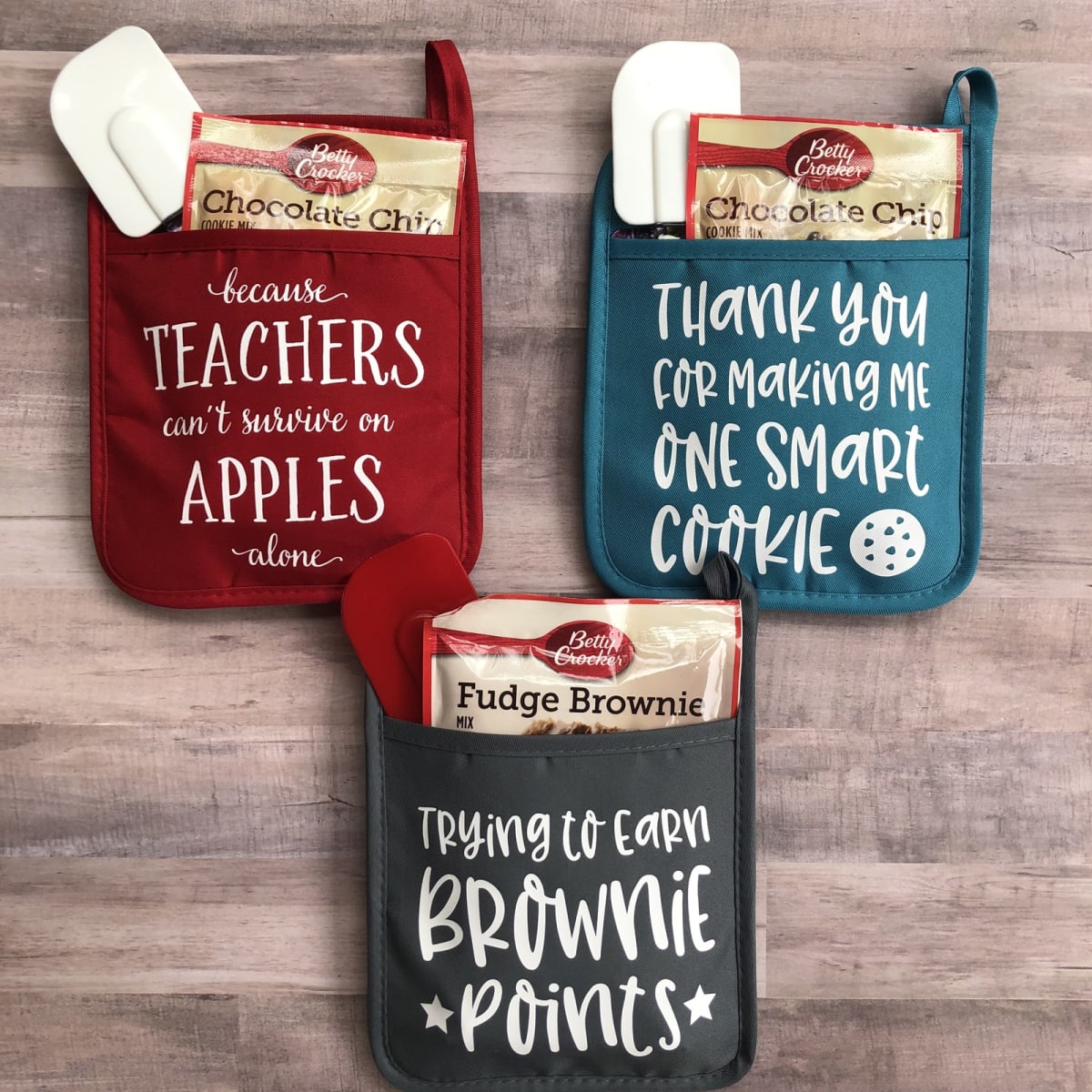 One Momma Saving Money Cute Pot Holder Teacher Gift