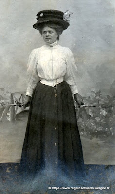 Mode femme 1900-1940 photo noir et blanc ancienne