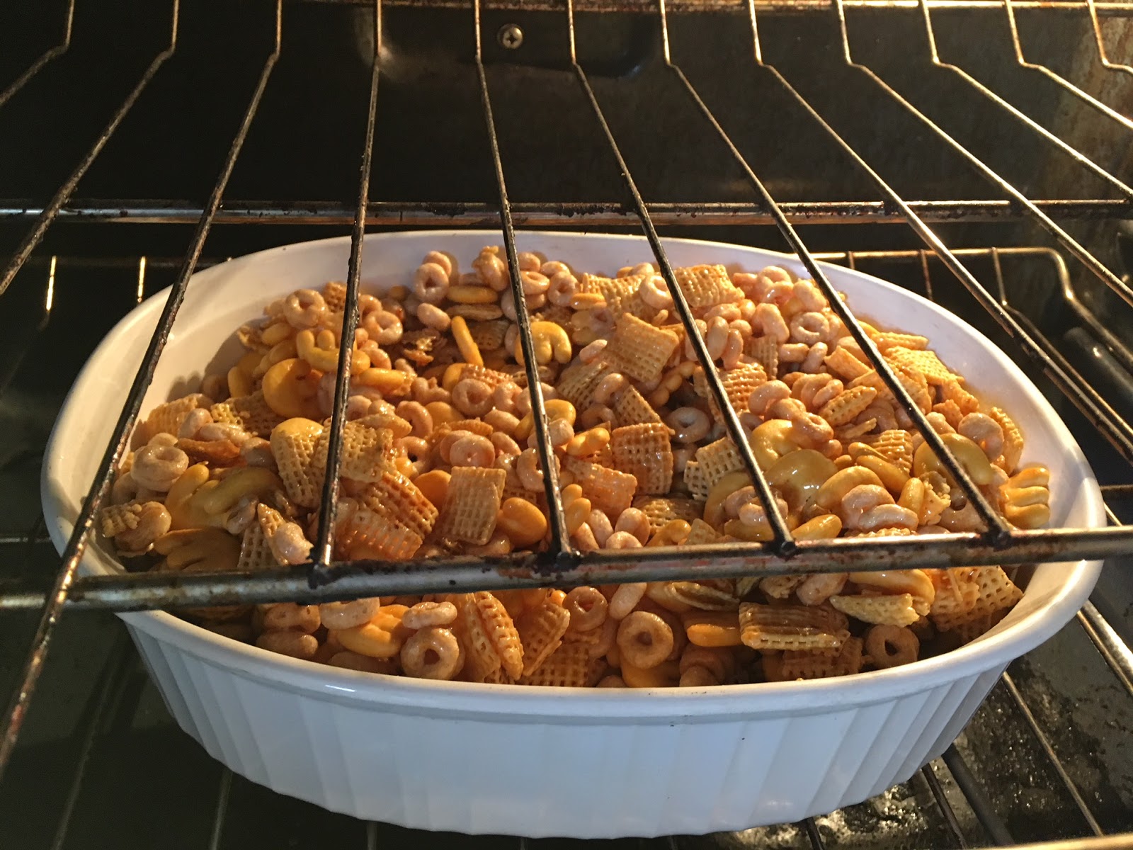 Funky Frugal Mommy: Quick and Easy Snack Mix Recipe