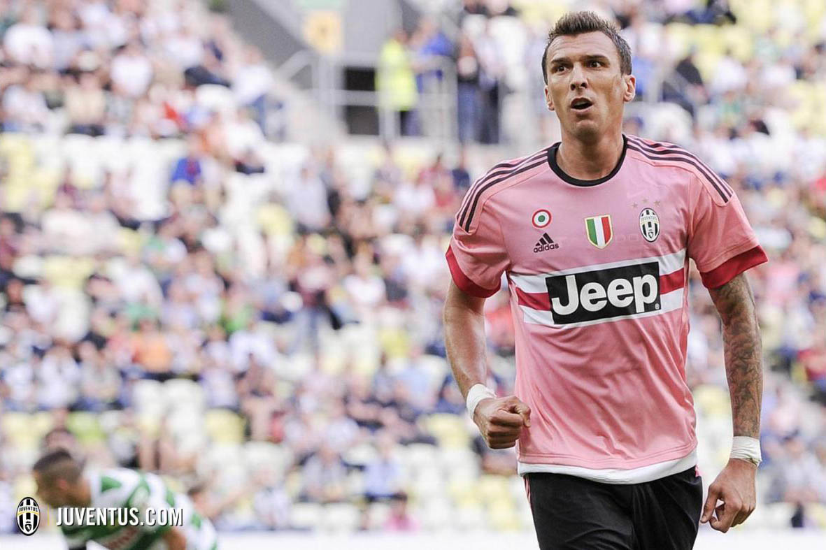 Vrouw grot Heel veel goeds Pretty in Pink - Juventus 15-16 Away Kit | On-Pitch Debut - Footy Headlines