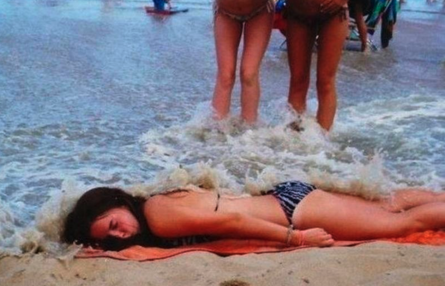 Пьяные девушки на море. Пьяная вечеринка на пляже. Девчонки отрываются. Прикольные пьяные девушки. Отдых пьяных девушек.