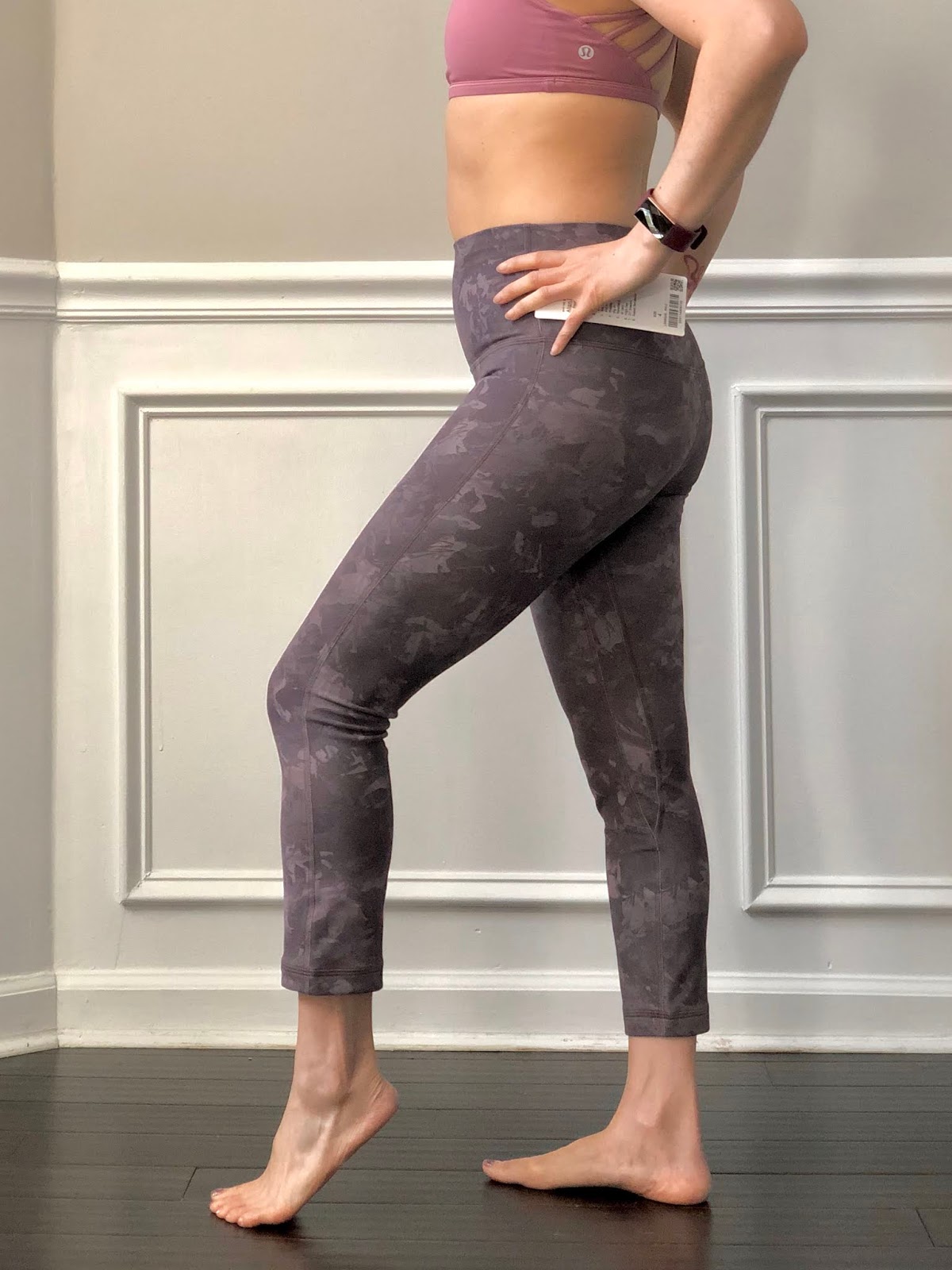 These leggings are the diamond dye pitch grey graphic grey in size 2.
