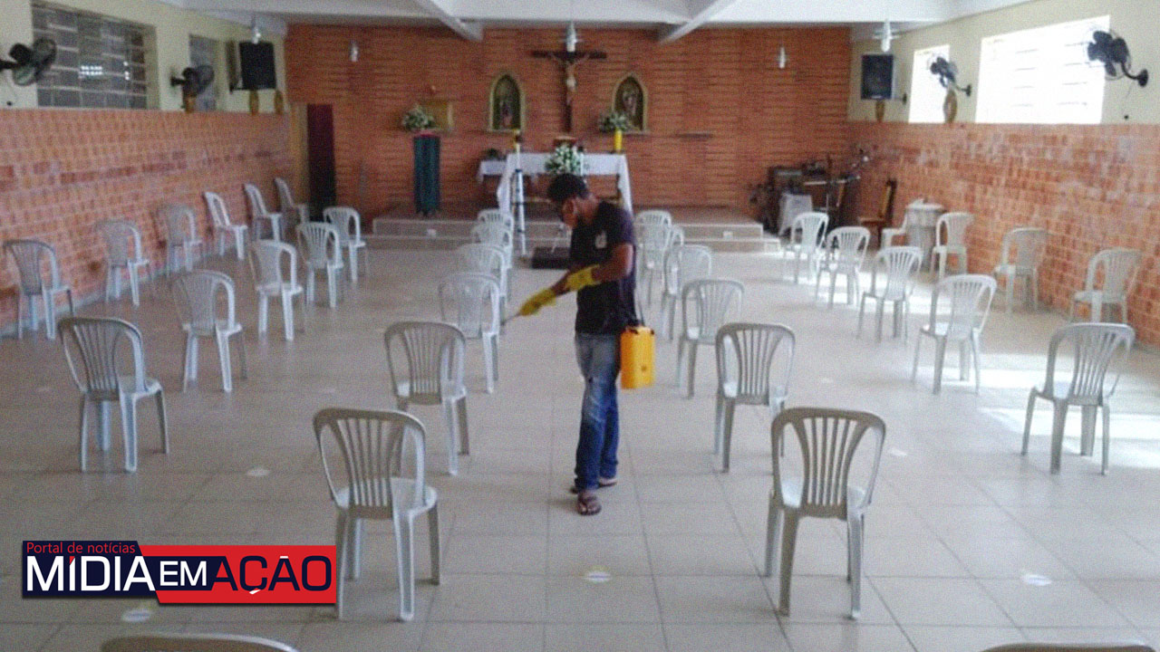 Igrejas são higienizadas entre as celebrações na prevenção da Covid-19 na Diocese de Pesqueira