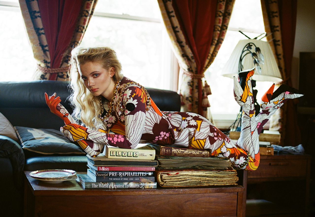 freya allan photoshoot for schön magazine 37 november 2019 0 0 thursday