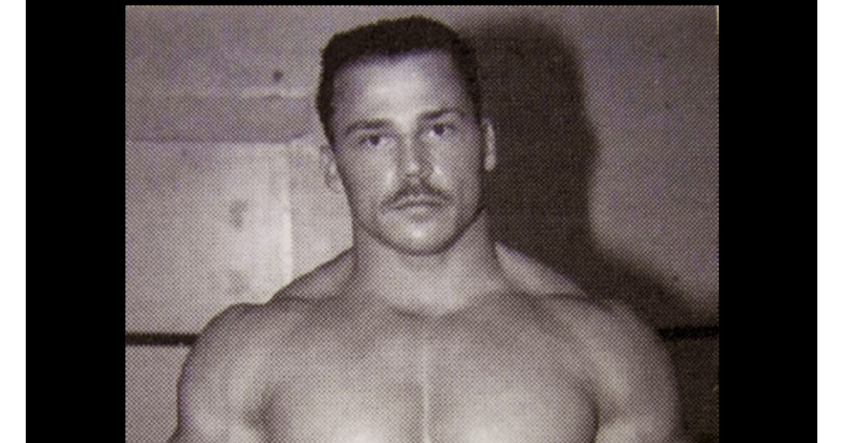 Bodybuilders Privates Exposed - Bulge, Posing Trunks, Visible Penis Line: Steve McKenzie (aka