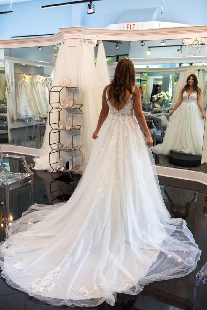 6 Tips For Picking The Perfect Wedding Dress - Chasing Cinderella