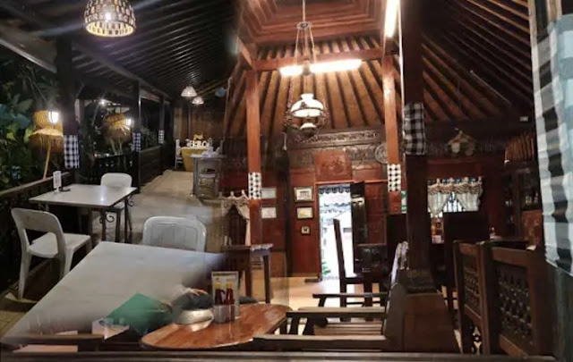 Banjarbaru tak sekedar menawarkan destinasi wisata yang unik.  Kota seluas 371 meter persegi ini juga menjanjikan ragam kuliner lezat dan enak yang rugi jika tidak dicoba.