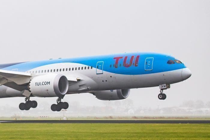 engine of tui fly boeing 787 dreamliner damaged at amsterdam schiphol video