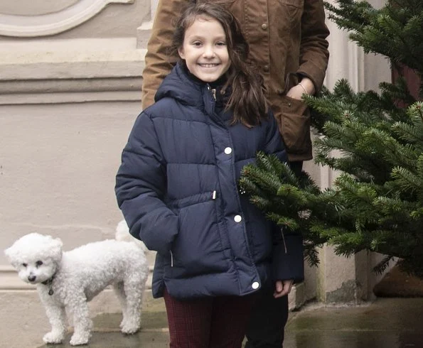 Princess Marie wore  a fur trim utility jacket from Barbour. Princess Athena wore a navy blue puffer piping jacket from Zara