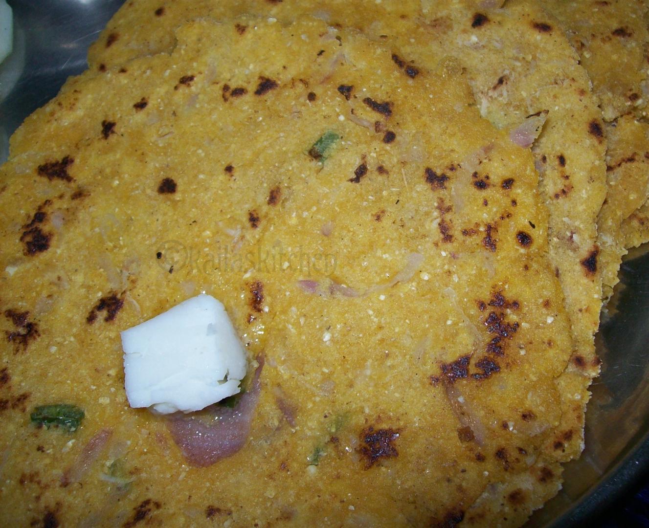 Experiments in Kailas Kitchen: Pyaaz Makki Ki Roti