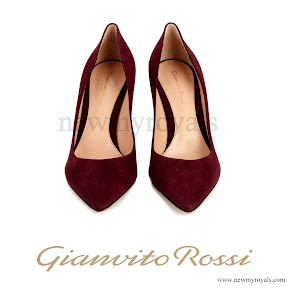 Gianvito%2BRossi%2BBusiness%2BPoint-Toe%2BSuede%2BPumps.jpg