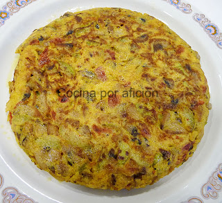 tortilla champiñones con calabacín y piquillos