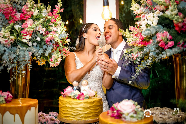 Sítio Geranium, Hyathama Pires, Multifocco, Leilah Cerqueira, casamento a céu aberto, casamento rústico, boho, decoração de casamento, decoração colorida, fotos românticas, foto com madrinhas, madrinhas iguais, Foto com padrinhos, noiva, noivo, mesa do bolo