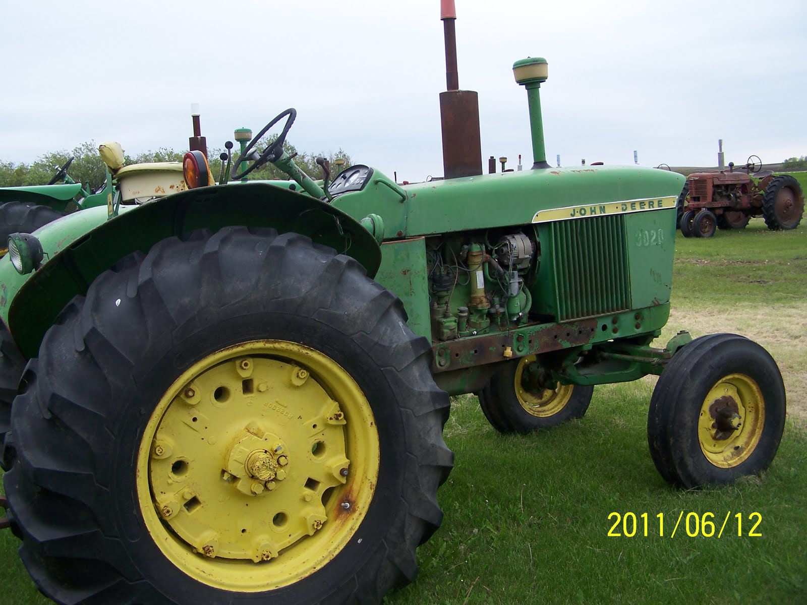 DIFFERENT COLOURED JUNK: John Deere 3020 gas standard