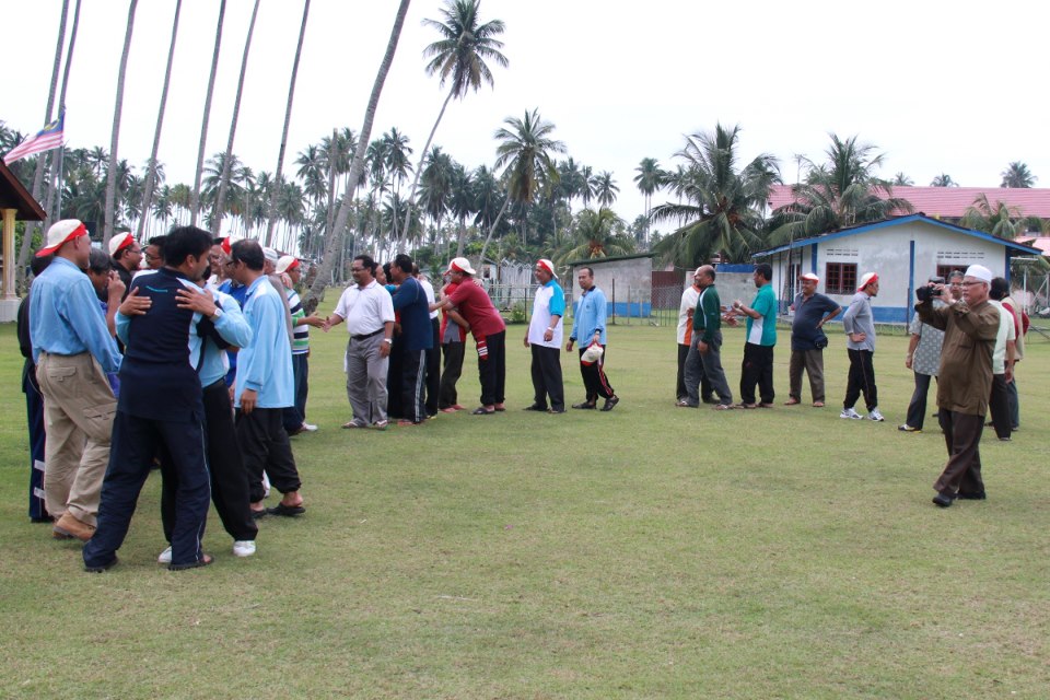 Tok Wae Perihal Mengambil Kad Pengenalan Anak...