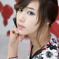 Kim Ha Yul &ndash; Kimono Robe Foto 2