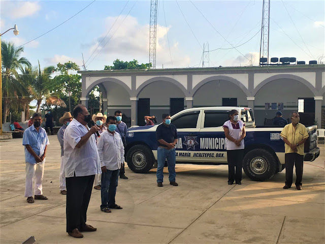 Entrega Fenochio Vigil patrulla a pobladores de Jicaltepec Entrega Fenochio Vigil patrulla a pobladores de Jicaltepec