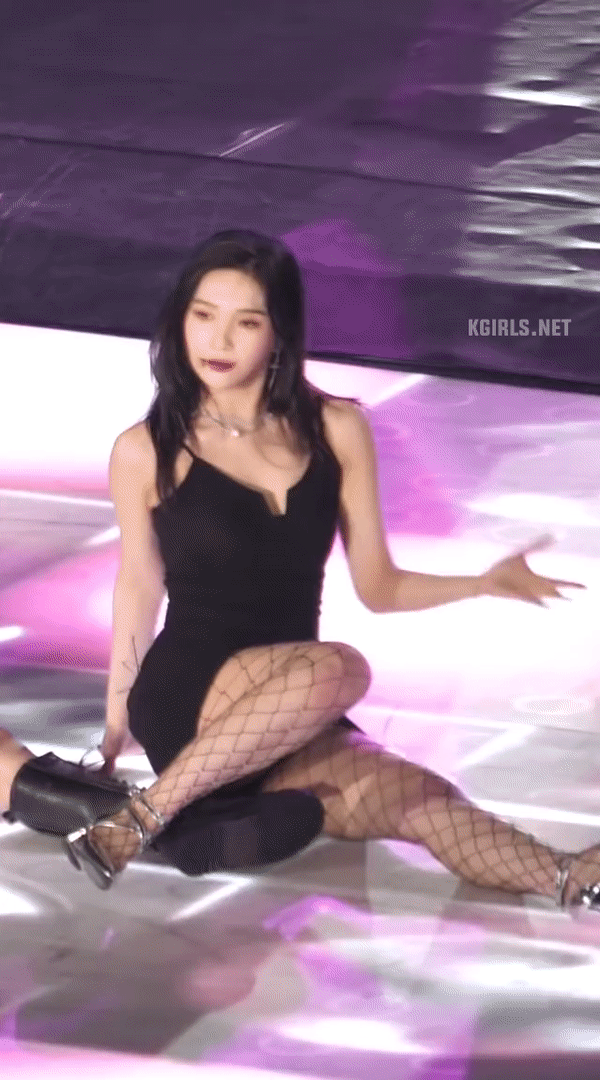 [연예] [움짤]         레드벨벳 조이 아찔한 각도 . GIF -  와이드섬
